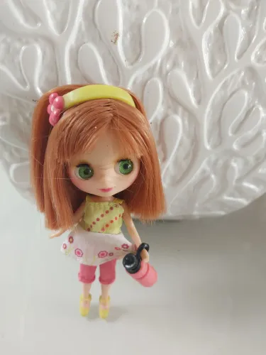 Bonequinha Littlest Pet Shop linda ! 
