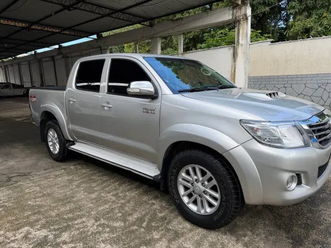 Toyota Hilux CD SRV D4-d 4X4 3.0 TDI Diesel AUT 2014