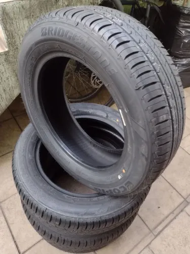 Jogo de Pneus BRIDGESTONE ECOPIA EP150 185/60 Aro 15 "NOVOS SEM USO"