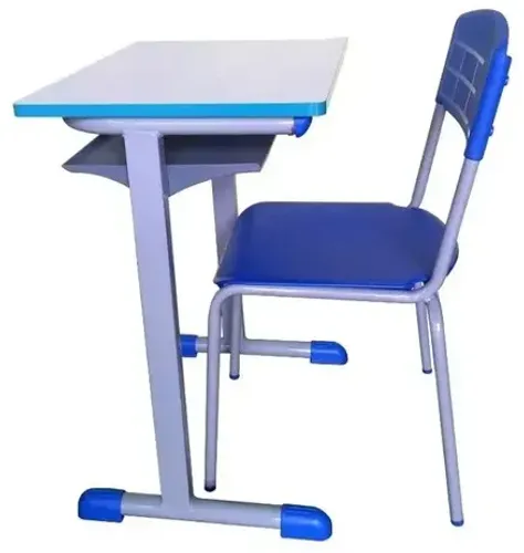 Conjunto Mesa Escolar com Tampo em MDF e Porta Livros em Polipropileno Azul + Cadeira com