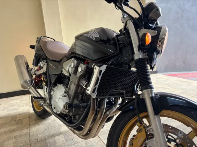 CB 1300 SUPER FOUR - LENDA EM FORMA DE MOTO