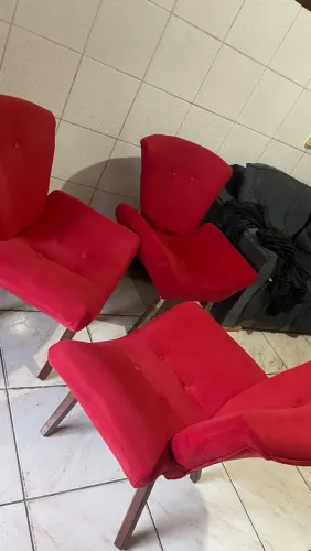 ? Poltrona Aconchegante e Bem Conservada