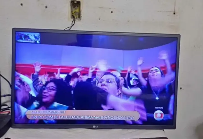 Smart TV LG 32" (Apenas YouTube) - Perfeita para Quarto ou Monitor