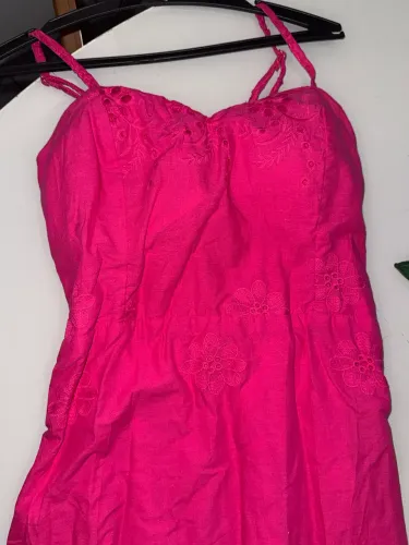 Vestido rosa longo com detalhes