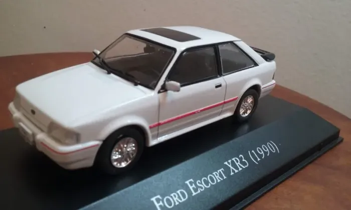 MINIATURA FORD ESCORT XR3 INESQUECÍVEIS DO BRASIL 