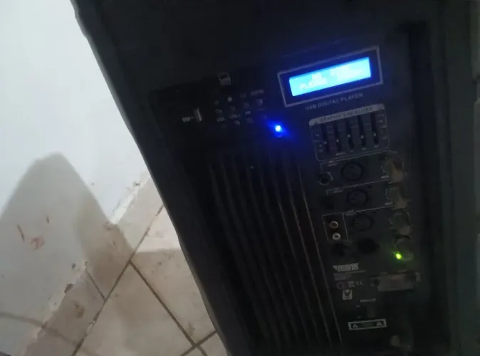 Vendo uma guitarra, violão contra baixo, teclado,Caixa de som Ativa, caixa para guitarra