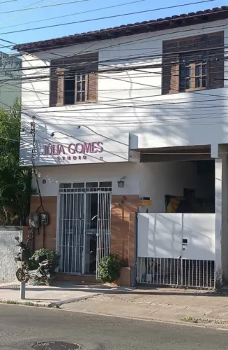 casa no centro com uma loja os dois alugados com uma renda garantida 220.000mil