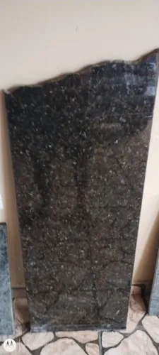 Bancada de mármore escuro med.1,00 x 0,50cm