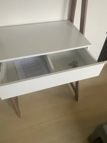 Torro escrivaninha com gaveta em perfeito estado