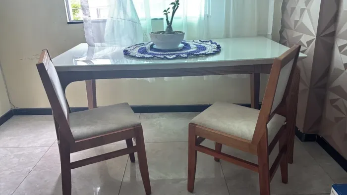 Mesa com 2 cadeiras