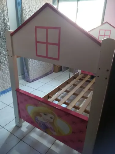 Beliche usado com escorregador montessoriana