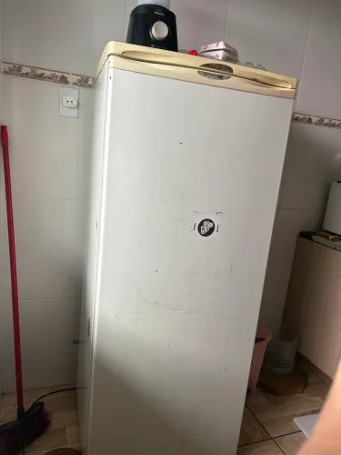 Vende-se geladeira