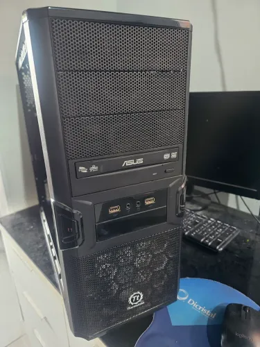 Gabinete gamer Thermaltake 