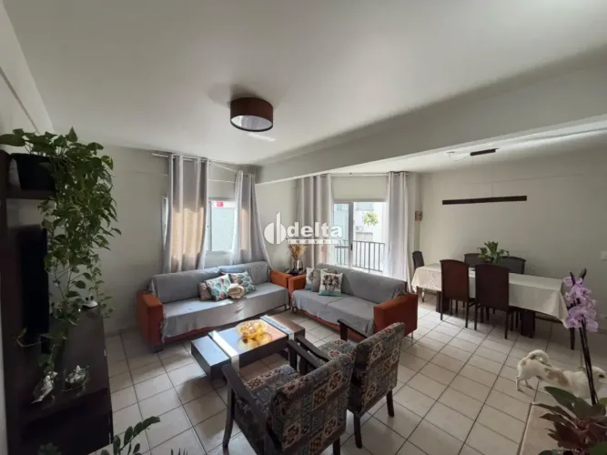 Apartamento com 4 quartos sendo 1 suíte disponível para venda no bairro Saraiva em Uberlân
