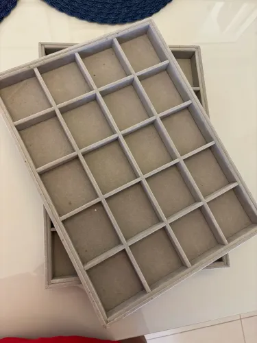 Kit 3 Bandejas de Veludo Grandes 37x27 Com 20 Divisões Joias Brincos Cor Cinza