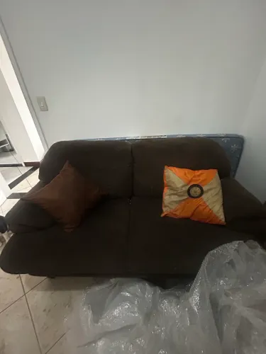 SOFÁ DOIS LUGARES MARROM