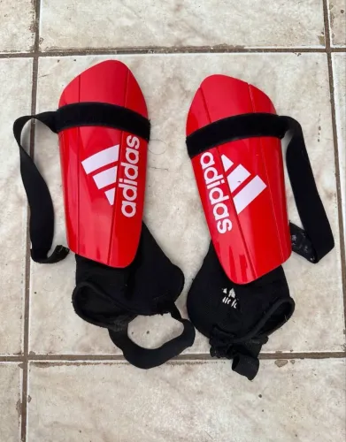 Caneleiras de futebol adidas adulto g