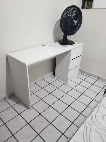 Escrivaninha MDF Branca c/ 3 gavetas