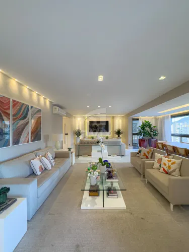 Apartamento de Alto Padrão com 3 Suítes na Joaquim Lírio - Porteira Fechada!