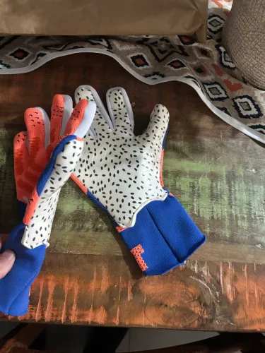 Luva de goleiro puma tamanho 10