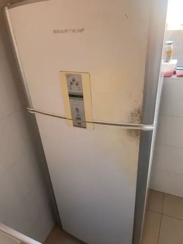 Vende-se geladeira