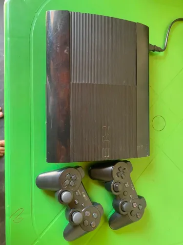 Playstation 3 super slim desbloqueado + 2 controles