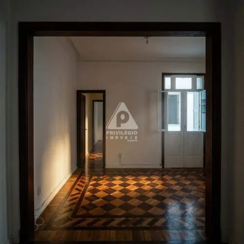 EXCELENTE APTO DOIS QUARTOS PRAIA DO FLAMENGO LOCALIZAÇÃO PRIVILEGIADA