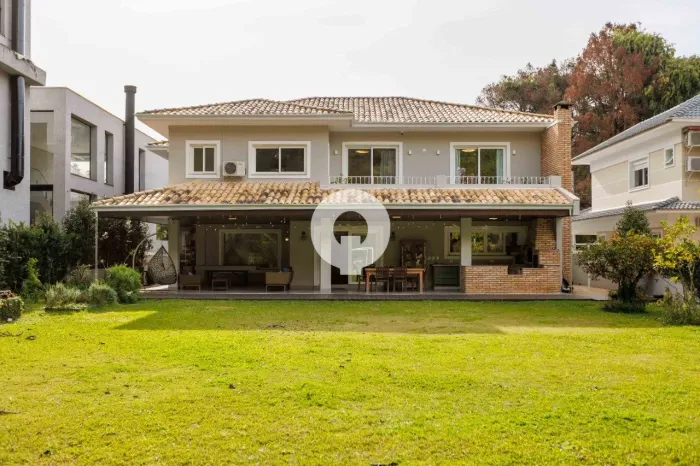 CASA COM 369M² DE ÁREA CONSTRUÍDA EM TERRENO DE 1.193M² NO VISTA ALEGRE - 4 SUÍTES