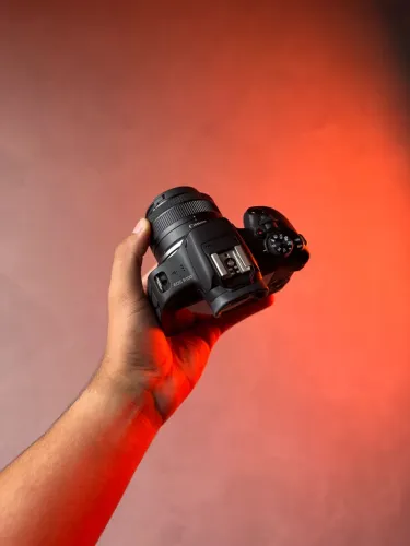 Canon EOS R100 Kit 18-45mm *Seminova*
