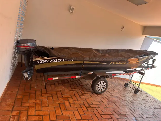 Barco/canoa Fisher 5m + motor Yamaha 25 HP + carreta rodoviária 