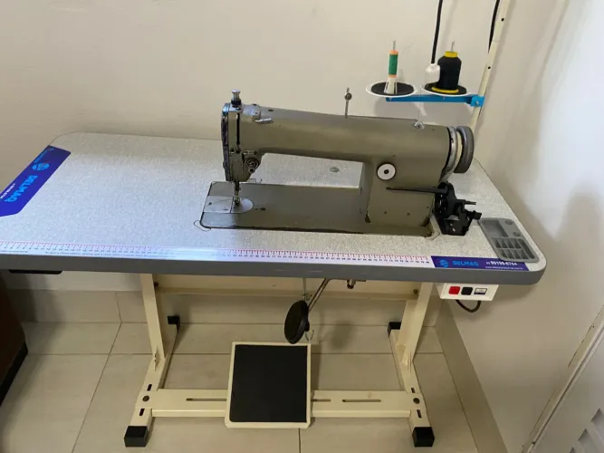 MAQUINA DE COSTURA RETA