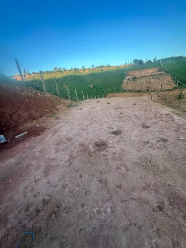 TROCO CARRO COM MÃO DE OBRA PEDREIRO