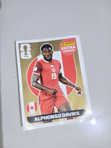Figurinha original - Legend Ouro Alphonso Davies + Escudo Jordan Borda Prata Holográfico 