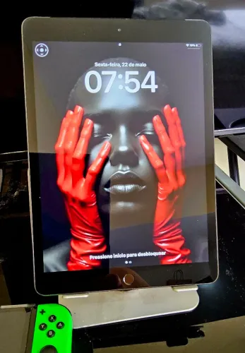 iPad 7 geração,  32GB, pega chip, tela Retina,  biometria, ótimo estado 