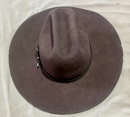 Vende chapéu ROCHA HATS 30x usado 1 vez . Não uso . 