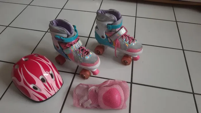 VENDO PATINS COM LED DE 4 RODINHAS!