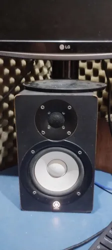 Monitor de referência Yamaha e rokit
