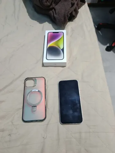 Vendo iPhone 14 normal com nota fiscal. Acompanha a caixinha original e uma capinha