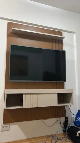 Painel para TV até 45 com Porta Deslizante Jade Caemmun
