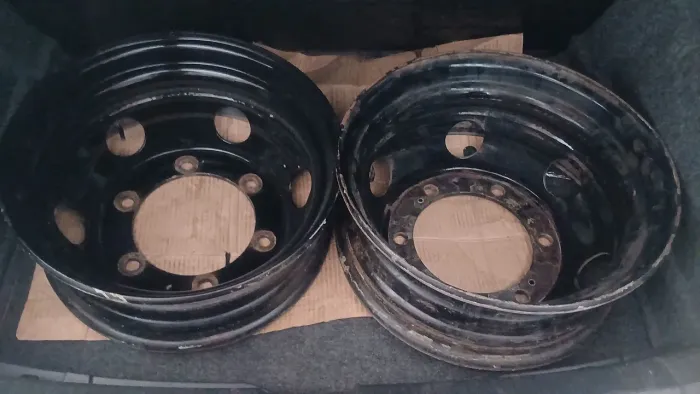 Roda de ferro delivery e accelo 300 cada 1