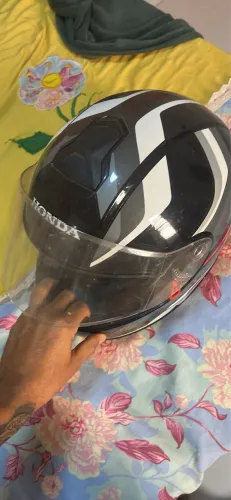 Capacete semi novo 