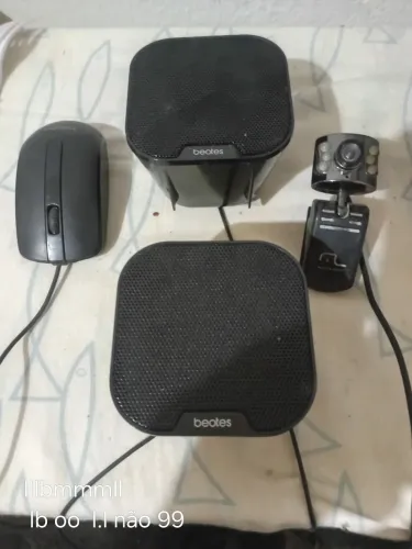 Vendo webcam,mouse e cx de som,15 reais cada
