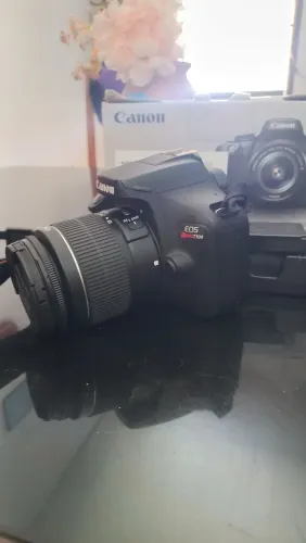 Canon t100 com lente do kit, bateria e carregador