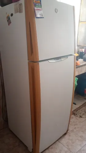 Vendo Geladeira G& 410 litros 