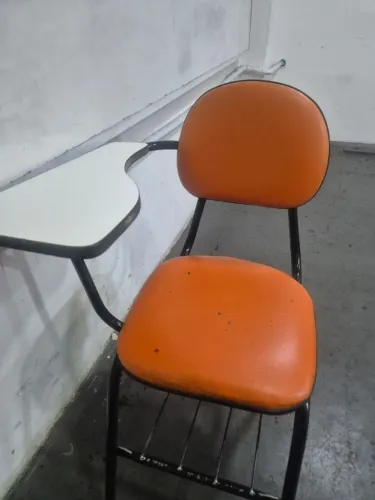 Cadeira Universitária Estofada