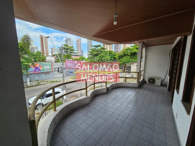 IMÓVEL COMERCIAL PARA LOCAÇÃO PRÓXIMO À PRAÇA BATISTA CAMPOS | 2 PAVIMENTOS | ESTACIONAMEN