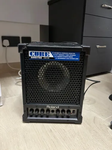 Caixa Roland CM30