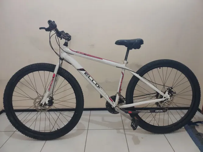 Bicicleta aro 29, 21 marchas, Freios a disco.