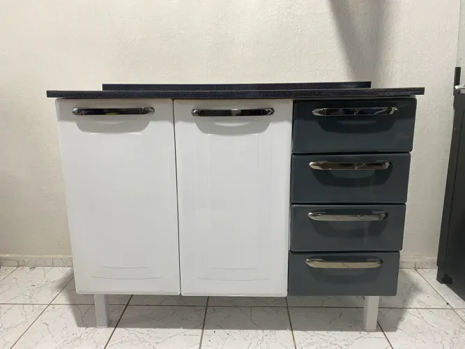 Balcão de cozinha e armários