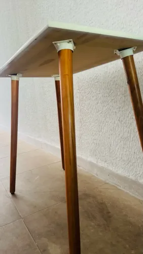 Mesa de quatro pes